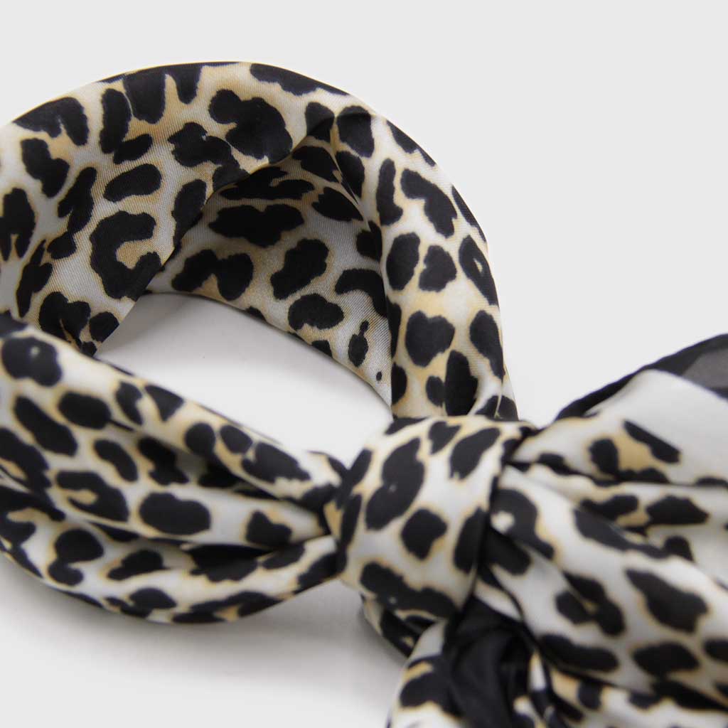 Pañuelo Print Negro Blanco y Camel